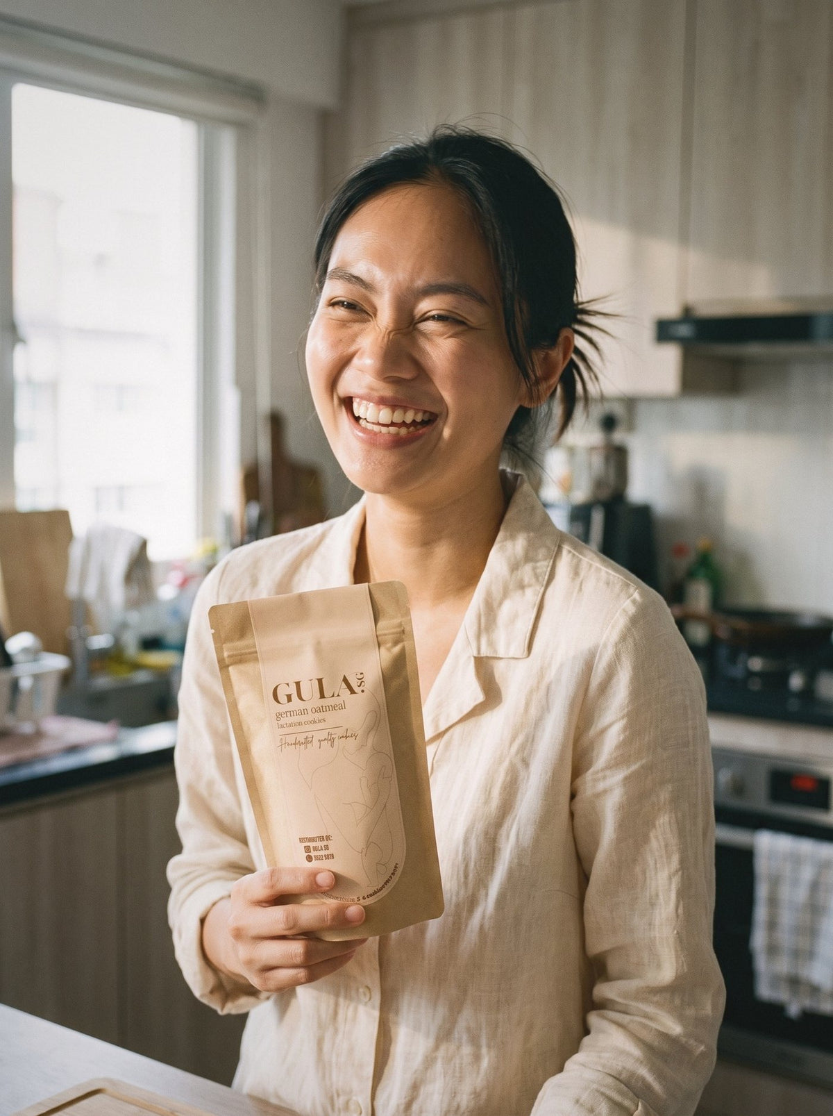 A mum holding a Gula pack